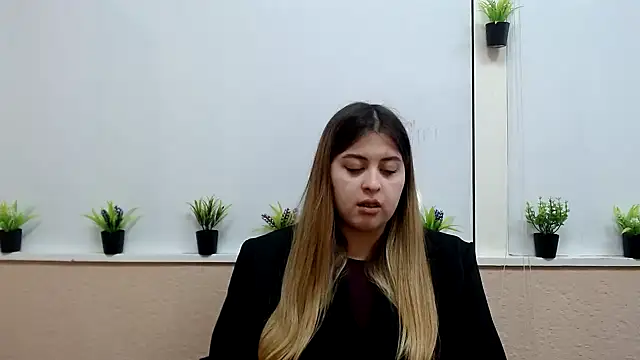 Amber  Glow online show from October 21, 2025, 11:31 am