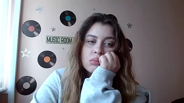 Amber  Glow online show from October 27, 2025, 12:50 pm