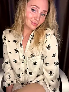 Snapshot of Drink_me_all_up chatting on October 26, 2025, 9:59 pm Drink me all up online show from October 26, 2025, 9:59 pm