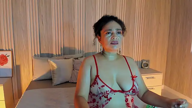 Snapshot of Bianca_Millf chatting on March 2, 2026, 5:08 am Bianca Millf online show from March 2, 2026, 5:08 am