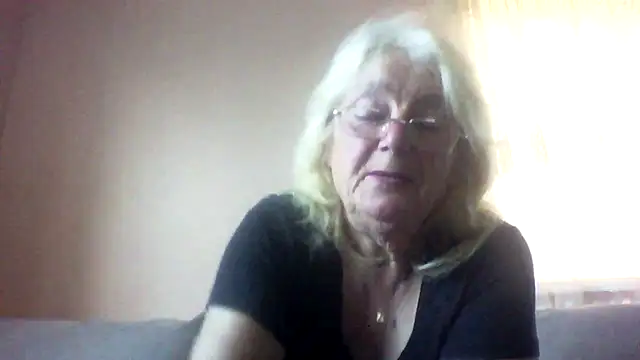 AmyLove353 online show from July 28, 2026, 4:09 am