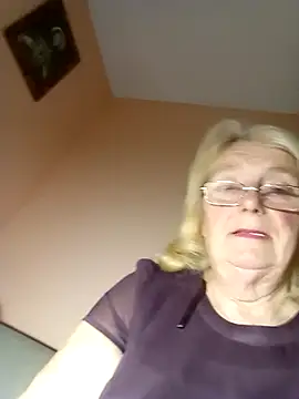 AmyLove353 online show from October 27, 2025, 9:16 pm