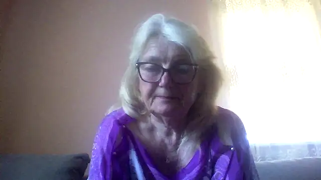 Snapshot of AmyLove353 chatting on June 5, 2026, 3:44 am AmyLove353 online show from June 5, 2026, 3:44 am