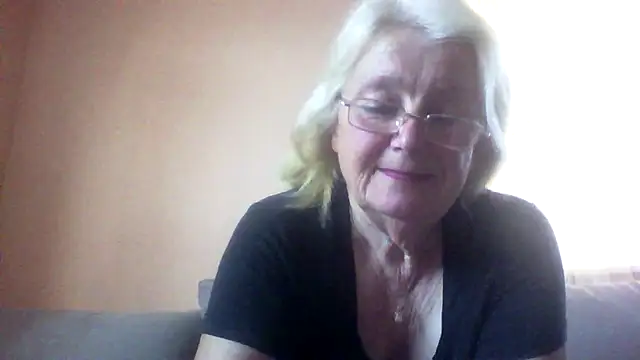 AmyLove353 online show from July 15, 2026, 4:41 am