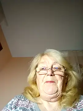 AmyLove353 online show from November 26, 2025, 5:29 am