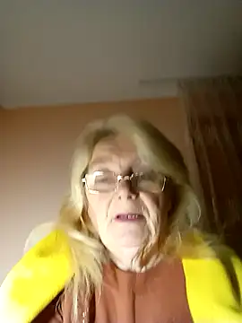 AmyLove353 online show from November 5, 2025, 4:26 am