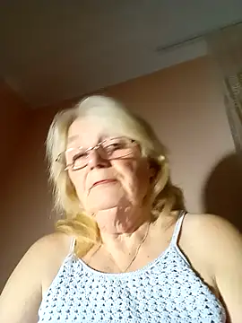 AmyLove353 online show from October 25, 2025, 9:15 pm