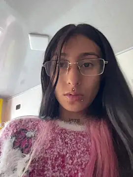 Violeet-Smith online show from November 30, 2025, 5:47 pm