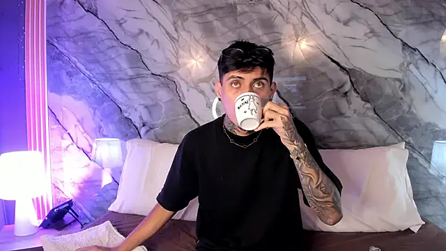 Snapshot of enzorodriguezz chatting on November 10, 2025, 12:32 pm enzorodriguezz online show from November 10, 2025, 12:32 pm