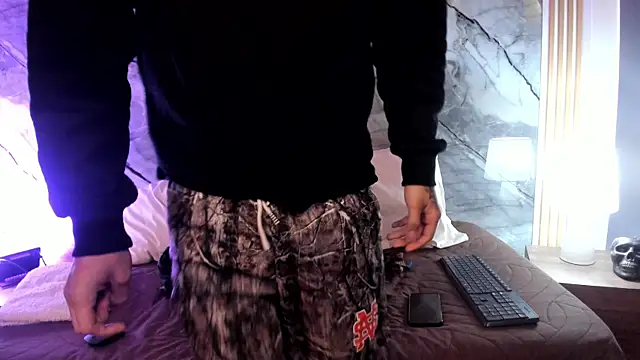 Snapshot of enzorodriguezz chatting on November 12, 2025, 12:53 pm enzorodriguezz online show from November 12, 2025, 12:53 pm