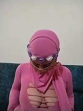 Snapshot of caroline_peed chatting on October 27, 2025, 3:57 pm caroline peed online show from October 27, 2025, 3:57 pm