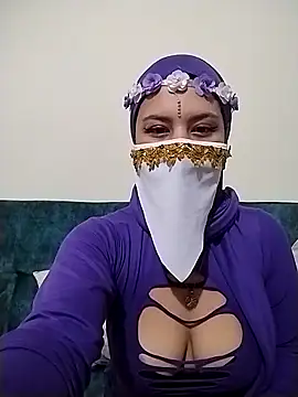 Snapshot of caroline_peed chatting on October 22, 2025, 12:04 pm caroline peed online show from October 22, 2025, 12:04 pm