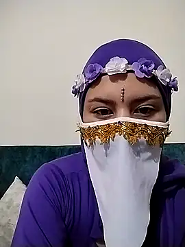 Snapshot of caroline_peed chatting on October 24, 2025, 12:04 pm caroline peed online show from October 24, 2025, 12:04 pm