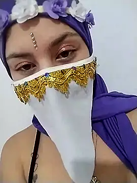 Snapshot of caroline_peed chatting on October 21, 2025, 12:04 pm caroline peed online show from October 21, 2025, 12:04 pm