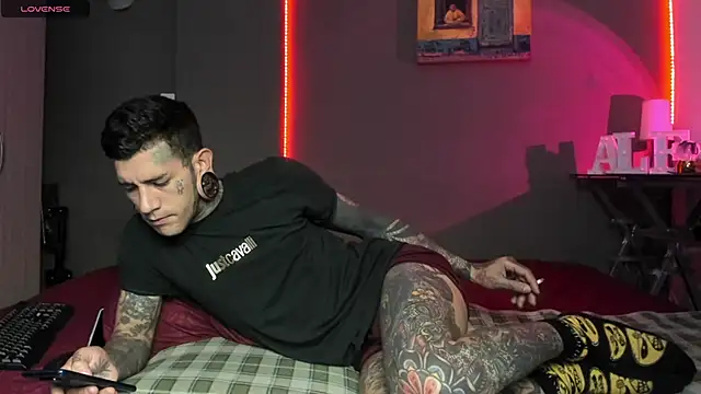 Snapshot of cleoo_jhonny chatting on February 28, 2026, 1:33 pm cleoo jhonny online show from February 28, 2026, 1:33 pm