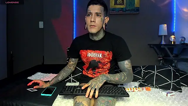 cleoo jhonny online show from March 18, 2026, 12:58 am