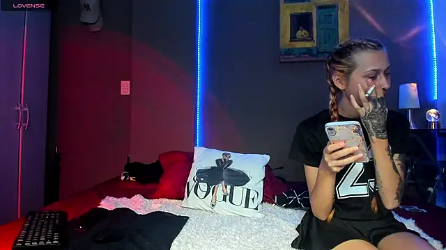 cleoo jhonny online show from March 22, 2026, 2:26 am