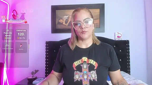 Snapshot of elena_vega chatting on October 24, 2025, 2:21 am elena vega online show from October 24, 2025, 2:21 am