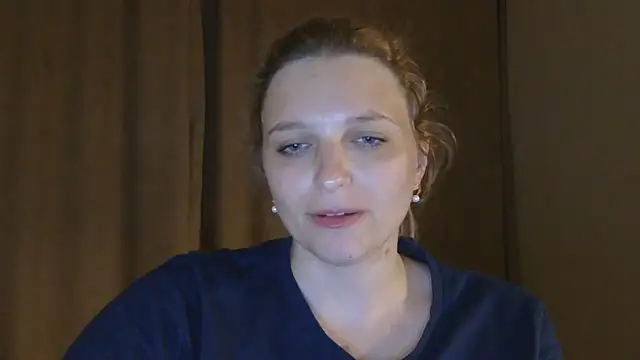 ElisSky301 online show from May 15, 2026, 9:02 pm