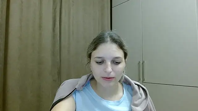 Snapshot of ElisSky301 chatting on October 25, 2025, 8:53 pm ElisSky301 online show from October 25, 2025, 8:53 pm