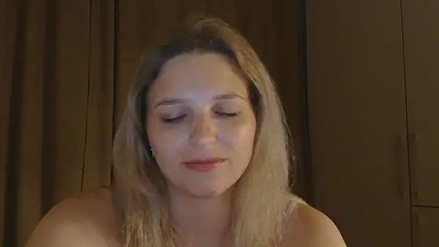 Snapshot of ElisSky301 chatting on June 19, 2026, 8:47 pm ElisSky301 online show from June 19, 2026, 8:47 pm