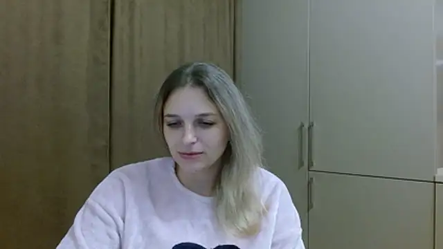 Snapshot of ElisSky301 chatting on October 28, 2025, 10:09 pm ElisSky301 online show from October 28, 2025, 10:09 pm