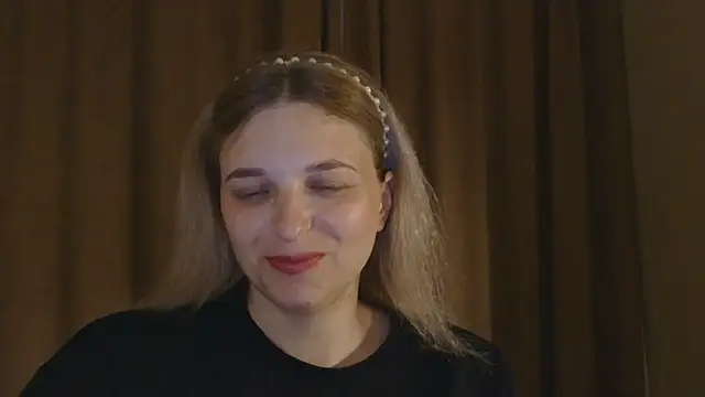 ElisSky301 online show from May 10, 2026, 8:11 pm