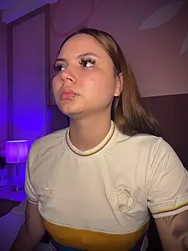 Beella1  online show from December 19, 2025, 11:34 am