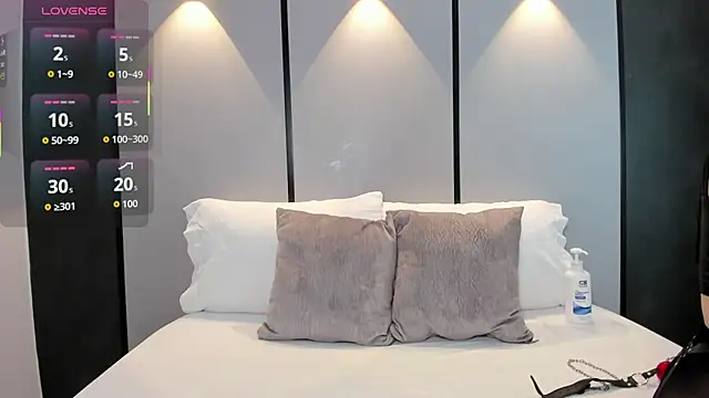 mia collins96 online show from March 21, 2026, 2:13 am