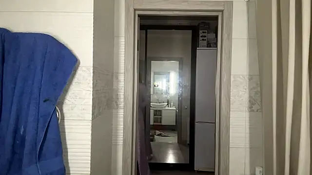 SheenaArntson online show from November 1, 2025, 9:03 am