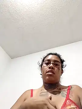 Snapshot of Chicattoo69 chatting on October 21, 2025, 5:51 am Chicattoo69 online show from October 21, 2025, 5:51 am