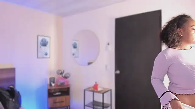 Snapshot of YariRose chatting on November 29, 2025, 1:55 pm YariRose online show from November 29, 2025, 1:55 pm