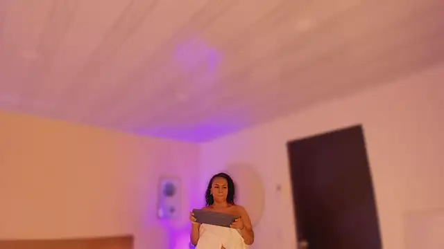 Snapshot of YariRose chatting on December 22, 2025, 1:44 pm YariRose online show from December 22, 2025, 1:44 pm