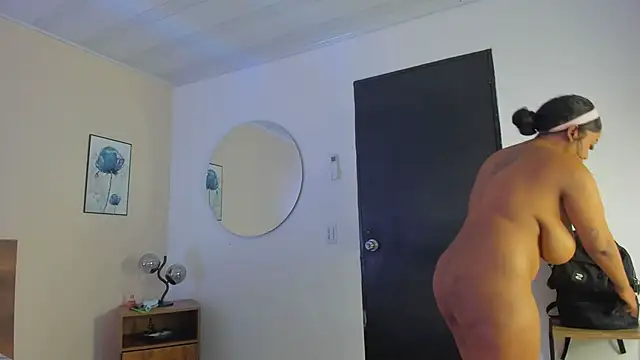 Snapshot of YariRose chatting on January 12, 2026, 3:41 pm YariRose online show from January 12, 2026, 3:41 pm