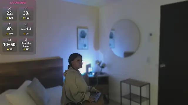 Snapshot of YariRose chatting on January 8, 2026, 2:23 pm YariRose online show from January 8, 2026, 2:23 pm