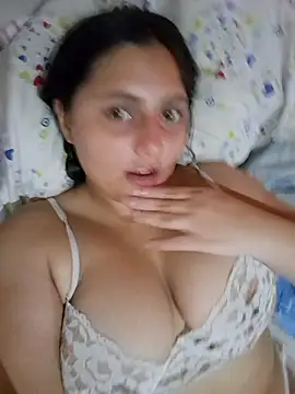 Snapshot of Layla_Latina chatting on January 14, 2026, 12:25 am Layla Latina online show from January 14, 2026, 12:25 am