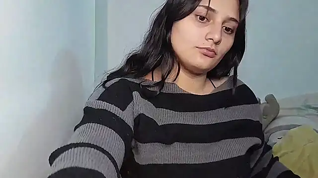 Layla Latina online show from March 17, 2026, 1:30 am