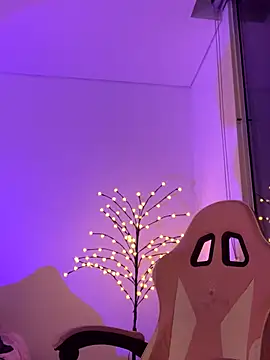 aly nicols online show from November 28, 2025, 11:49 pm