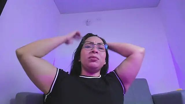 miah storm online show from December 19, 2025, 4:27 am