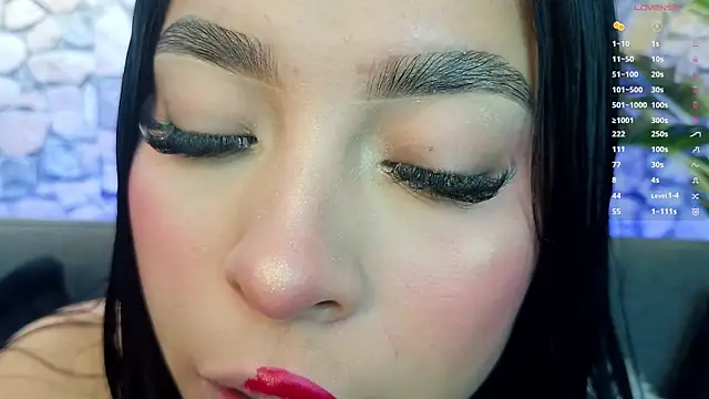 mia roux1 online show from November 17, 2025, 5:39 pm