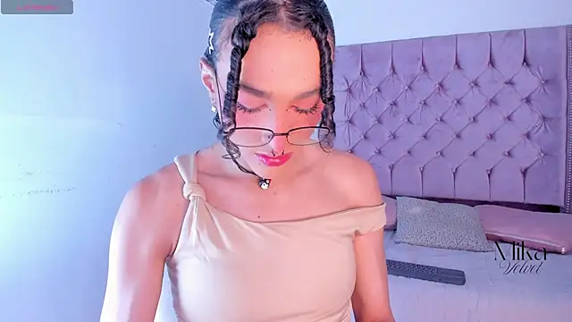 Mika  velvet online show from February 11, 2026, 9:03 pm