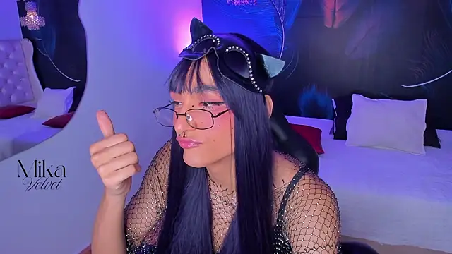 Mika  velvet online show from January 17, 2026, 11:30 pm