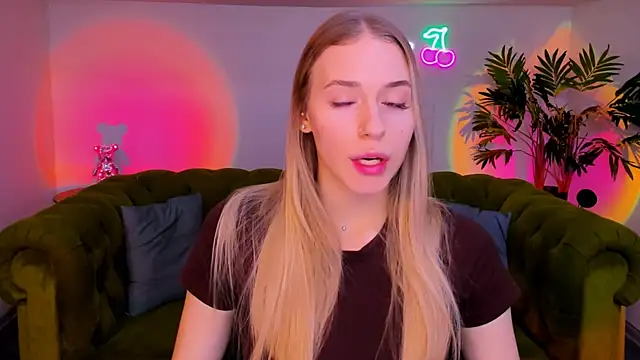 sassy cutie online show from November 18, 2025, 6:17 am