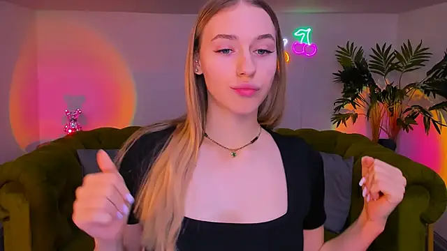 sassy cutie online show from December 1, 2025, 6:14 am