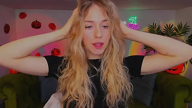 sassy cutie online show from November 4, 2025, 6:06 am