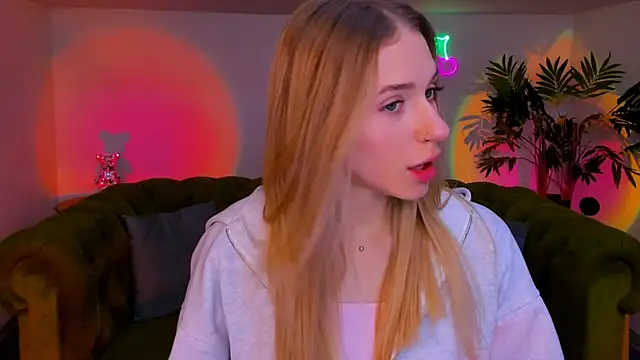 sassy cutie online show from November 19, 2025, 6:02 am