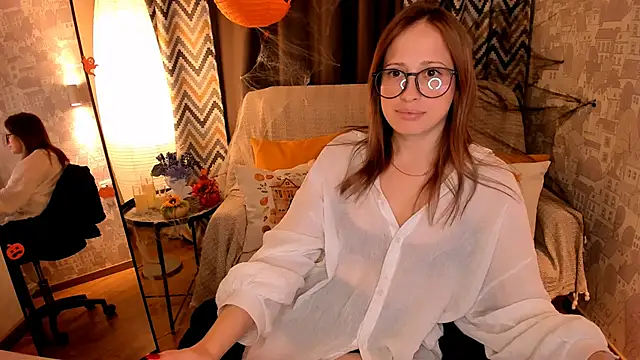 Snapshot of _SilverMoon_ chatting on October 22, 2025, 8:47 am  SilverMoon  online show from October 22, 2025, 8:47 am