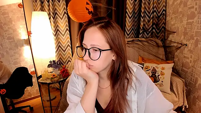 Snapshot of _SilverMoon_ chatting on October 23, 2025, 8:46 am  SilverMoon  online show from October 23, 2025, 8:46 am