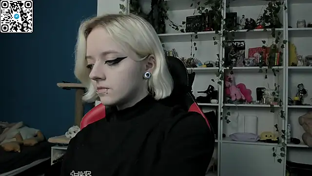 Holy Mistress S online show from December 3, 2025, 9:20 am