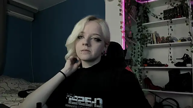 Holy Mistress S online show from November 9, 2025, 9:35 am